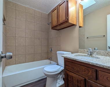 1911 Mack Place - Photo Thumbnail 5