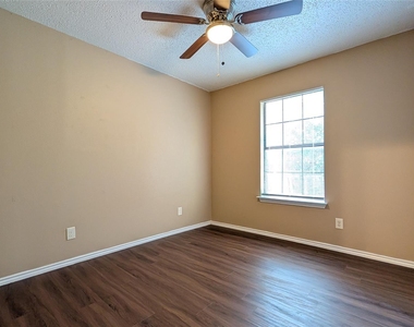 1911 Mack Place - Photo Thumbnail 10