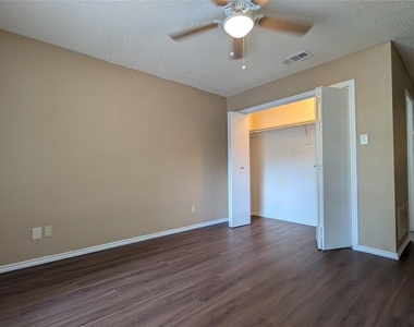 1911 Mack Place - Photo Thumbnail 6