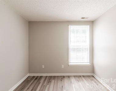 1624 Arlyn Circle - Photo Thumbnail 8