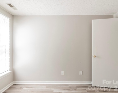 1624 Arlyn Circle - Photo Thumbnail 11