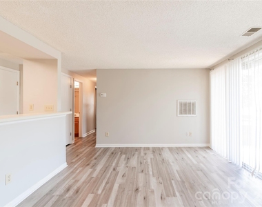 1624 Arlyn Circle - Photo Thumbnail 3