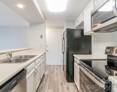1624 Arlyn Circle - Photo Thumbnail 7
