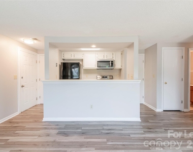 1624 Arlyn Circle - Photo Thumbnail 5