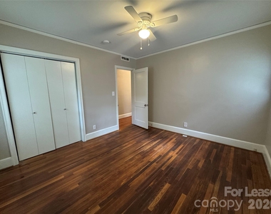 2213 Chesterfield Avenue - Photo Thumbnail 8