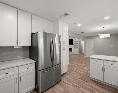 3204 Brown Trail - Photo Thumbnail 11