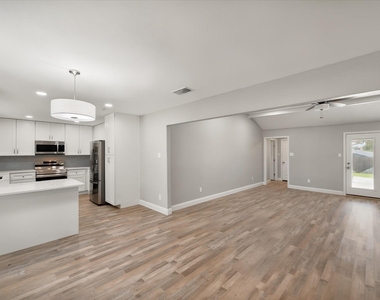 3204 Brown Trail - Photo Thumbnail 5