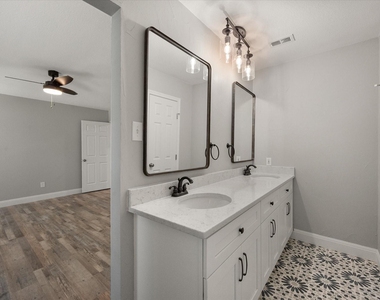 3204 Brown Trail - Photo Thumbnail 20
