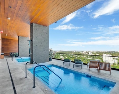 1451 Brickell Avenue - Photo Thumbnail 3