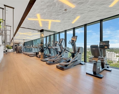 1451 Brickell Avenue - Photo Thumbnail 2