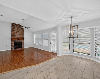 4301 Hudson Avenue - Photo Thumbnail 2