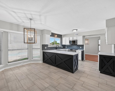 4301 Hudson Avenue - Photo Thumbnail 7