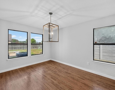4301 Hudson Avenue - Photo Thumbnail 10