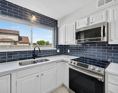 4301 Hudson Avenue - Photo Thumbnail 6