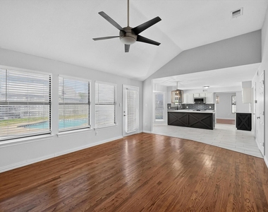 4301 Hudson Avenue - Photo Thumbnail 3