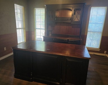 437 Sugar Tree Drive - Photo Thumbnail 2