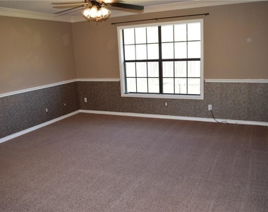 512 Rosewood Lane - Photo Thumbnail 3