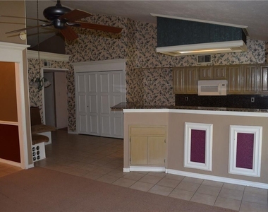 512 Rosewood Lane - Photo Thumbnail 9