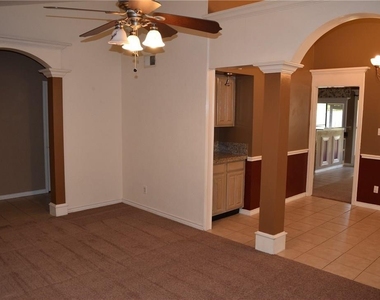 512 Rosewood Lane - Photo Thumbnail 7