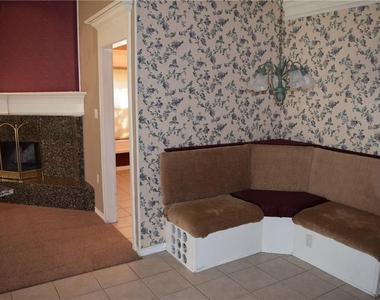 512 Rosewood Lane - Photo Thumbnail 11