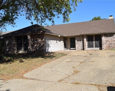 512 Rosewood Lane - Photo Thumbnail 16