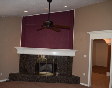 512 Rosewood Lane - Photo Thumbnail 12