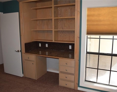 512 Rosewood Lane - Photo Thumbnail 14