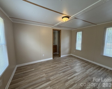 118 Ricks Lane - Photo Thumbnail 5