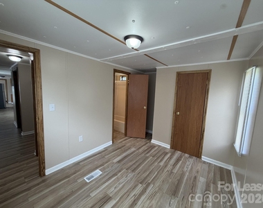 118 Ricks Lane - Photo Thumbnail 9