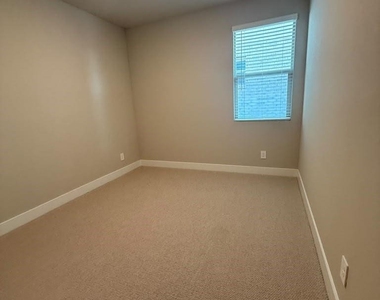 1313 Winters Way - Photo Thumbnail 9