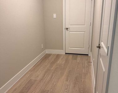 1313 Winters Way - Photo Thumbnail 3