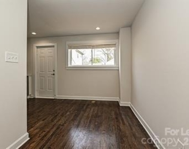 215 S Gardner Avenue - Photo Thumbnail 5