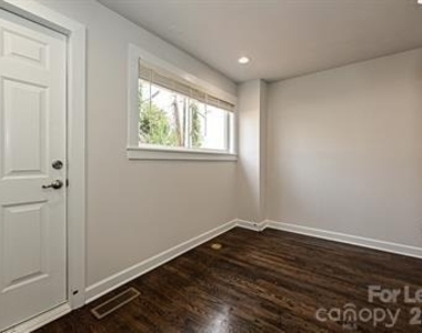 215 S Gardner Avenue - Photo Thumbnail 11