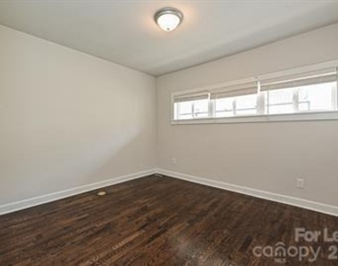 215 S Gardner Avenue - Photo Thumbnail 14