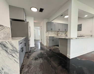 739 Ne 13th Court - Photo Thumbnail 1
