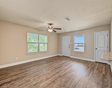 3216 Cherry Lane - Photo Thumbnail 11