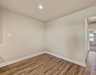 3216 Cherry Lane - Photo Thumbnail 5