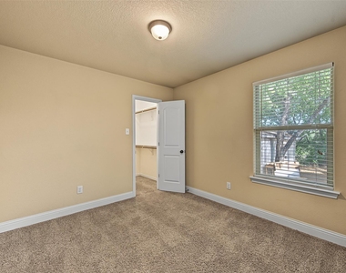 3216 Cherry Lane - Photo Thumbnail 17