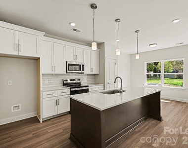 562 W Wilson Avenue - Photo Thumbnail 9