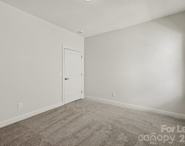 562 W Wilson Avenue - Photo Thumbnail 37
