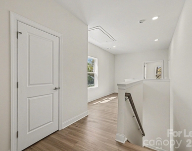 562 W Wilson Avenue - Photo Thumbnail 31