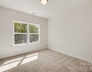 562 W Wilson Avenue - Photo Thumbnail 29