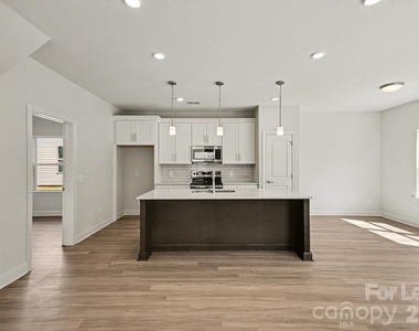 562 W Wilson Avenue - Photo Thumbnail 8