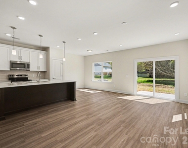 562 W Wilson Avenue - Photo Thumbnail 5