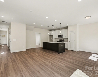 562 W Wilson Avenue - Photo Thumbnail 6