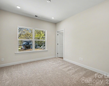 562 W Wilson Avenue - Photo Thumbnail 38