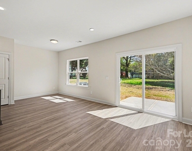 562 W Wilson Avenue - Photo Thumbnail 20