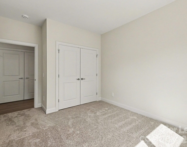 562 W Wilson Avenue - Photo Thumbnail 28