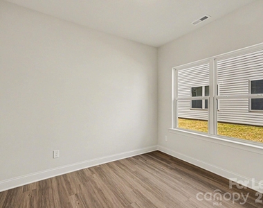 562 W Wilson Avenue - Photo Thumbnail 22