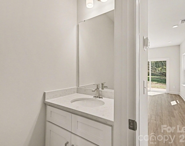562 W Wilson Avenue - Photo Thumbnail 13
